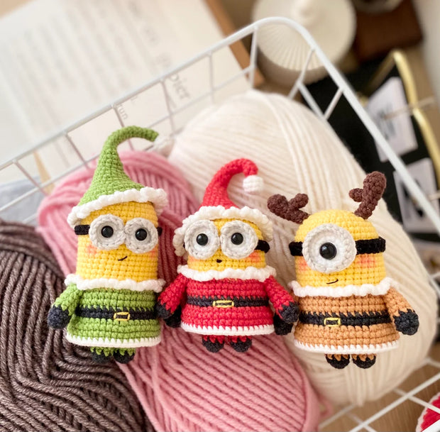 Christmas yellow buddies crochet pattern