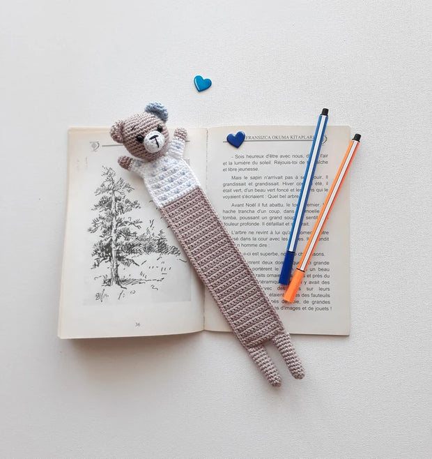 The crochet animal bookmark