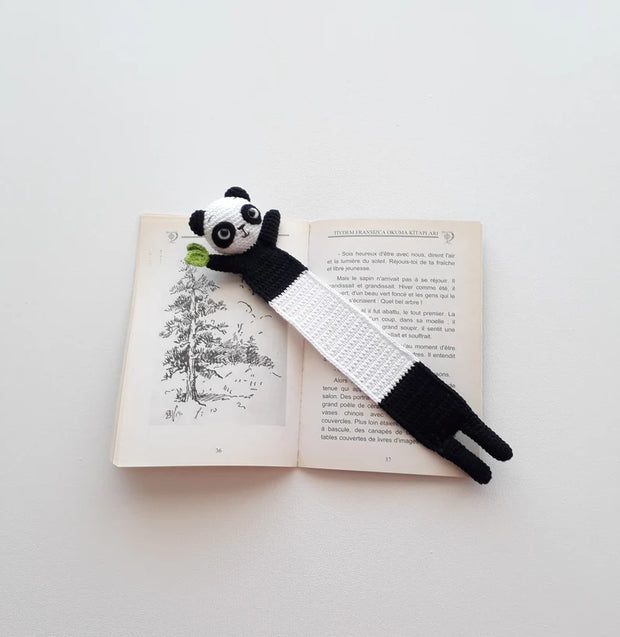 The crochet animal bookmark