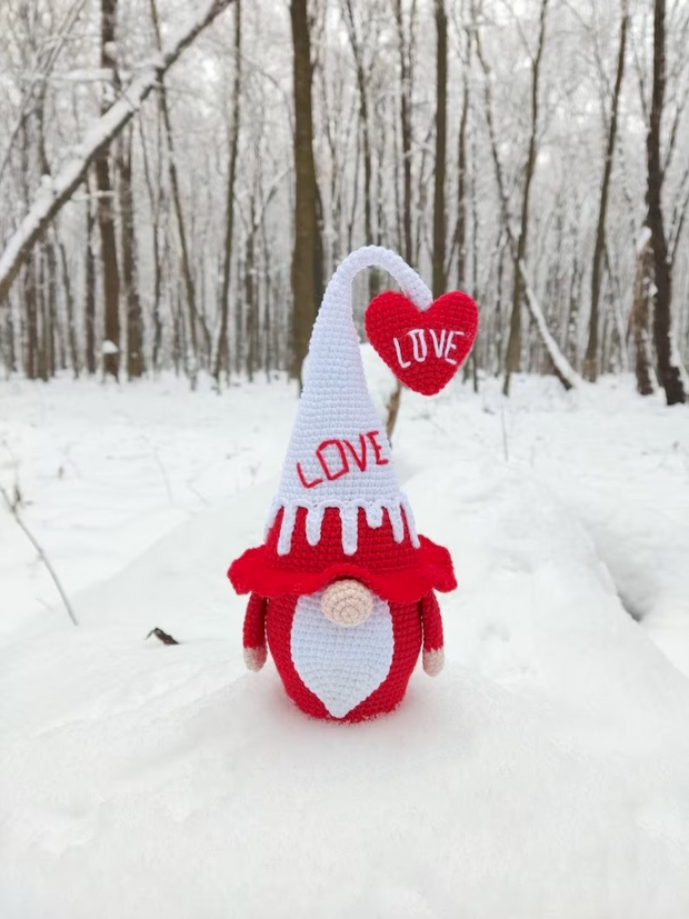 Valentines day gnome crochet pattern