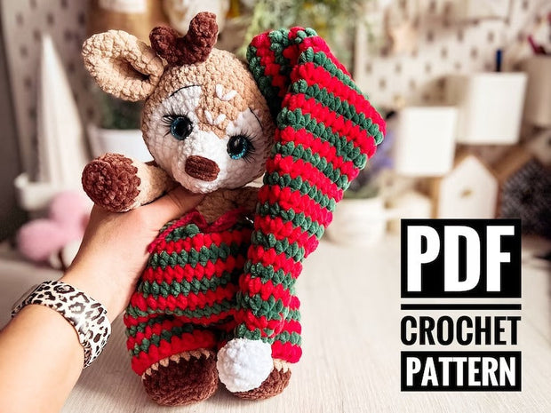 deer crochet pattern, christmas reindeer with outfit